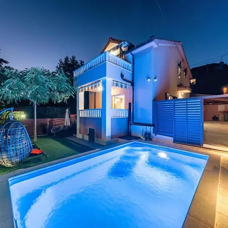 Arabela With Private Pool ヴィラ Muc